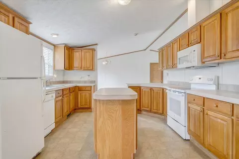 2281 Parrish Rd, Goodview, VA 24095 photo 13