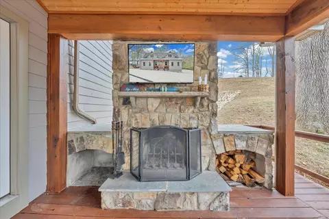 Exterior - 450 Coves Rd, Union Hall, VA 24176 photo 7 of 16
