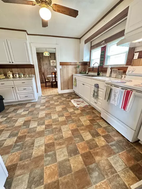 Kitchen - 343 E Oak St, Covington, VA 24426 photo 8 of 10