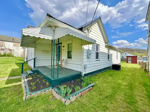 Exterior - 343 E Oak St, Covington, VA 24426 photo 3 of 9