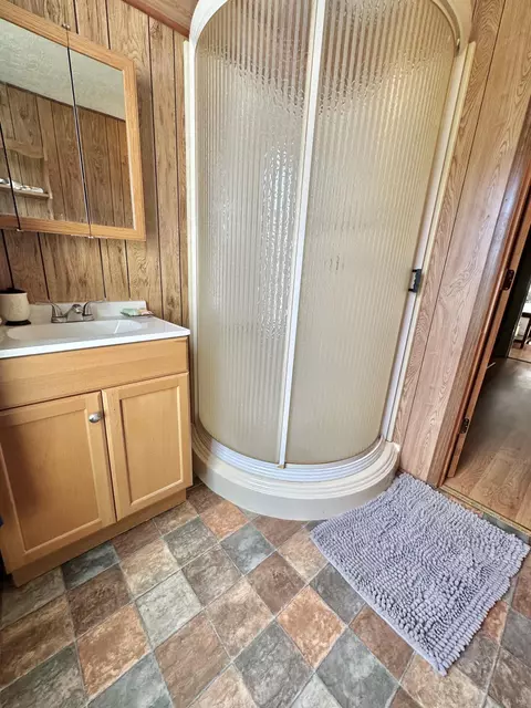 Bath - 343 E Oak St, Covington, VA 24426 photo 3 of 3