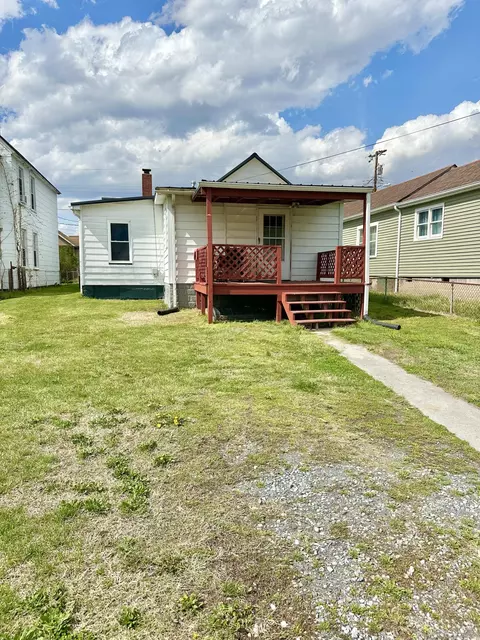 Exterior - 343 E Oak St, Covington, VA 24426 photo 6 of 9
