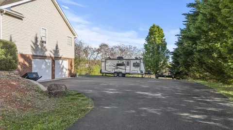 3676 Horseshoe Bend Rd, Goodview, VA 24095 photo 8