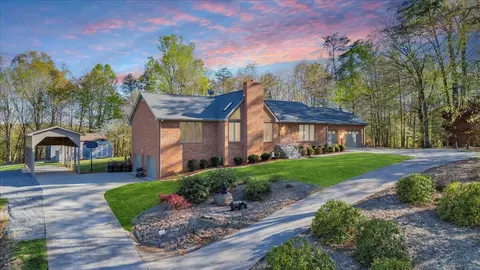 122 Baymeadow Ln, Vinton, VA 24179