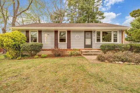 4652 Golfview Dr NE, Roanoke, VA 24019