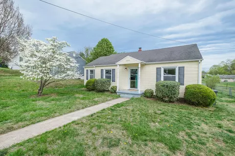 2312 Peach St, Salem, VA 24153