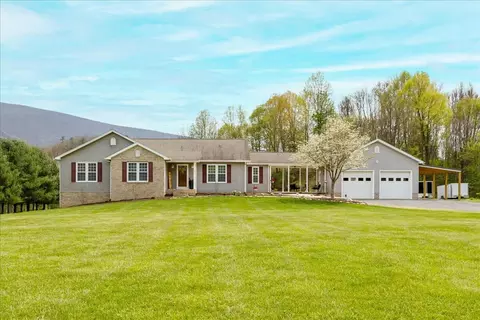 106 Nalleys Cir, Covington, VA 24426