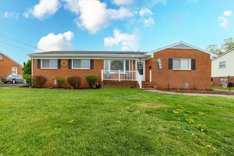 802 Anchor Dr, Roanoke, VA 24012