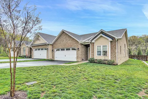 31 Brookfield Ct, Roanoke, VA 24012
