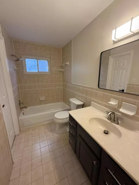 Bath - 723 Pyrtle Dr, Salem, VA 24153 photo 1 of 3