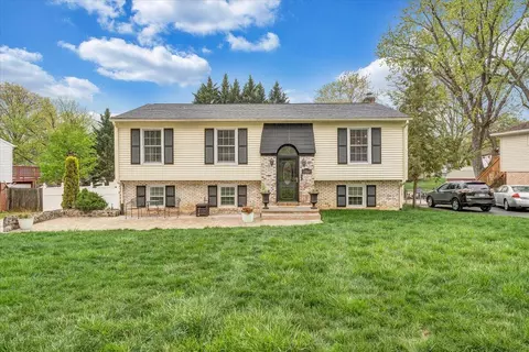3862 Hyde Park Dr, Roanoke, VA 24018