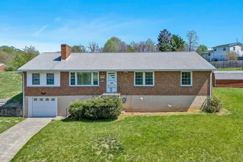 1177 Jeters Chapel Rd, Vinton, VA 24179