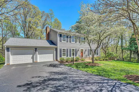 3218 Woodview Rd, Roanoke, VA 24018