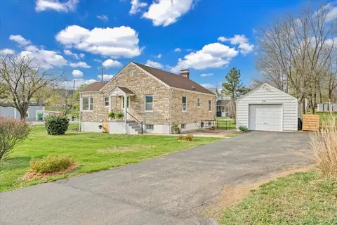 5120 Starkey Rd, Roanoke, VA 24018