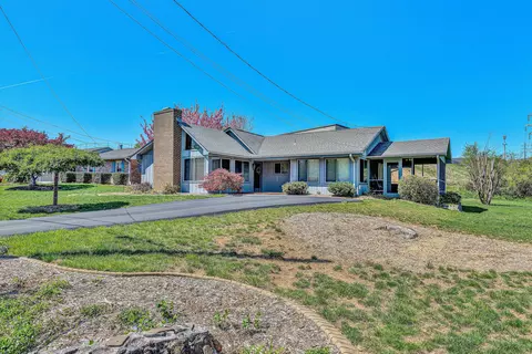 3105 Embassy Dr, Roanoke, VA 24019