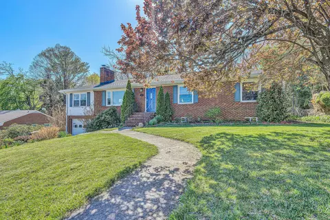 2027 Wynmere Dr, Roanoke, VA 24018