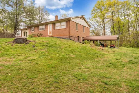 171 Bowles Dr, Rocky Mount, VA 24151