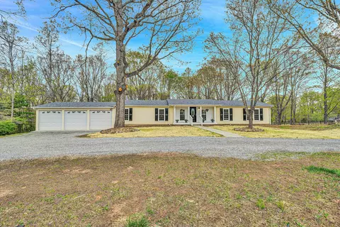 2590 Poteet Rd, Hardy, VA 24101