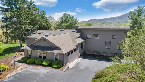 5936 Saddleridge Rd, Roanoke, VA 24018