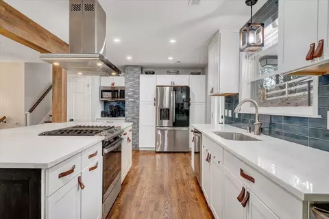Kitchen - 3522 Pinevale Rd, Roanoke, VA 24018 photo 6 of 10