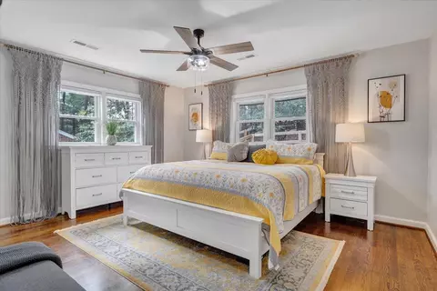 Bedroom - 3522 Pinevale Rd, Roanoke, VA 24018 photo 2 of 7