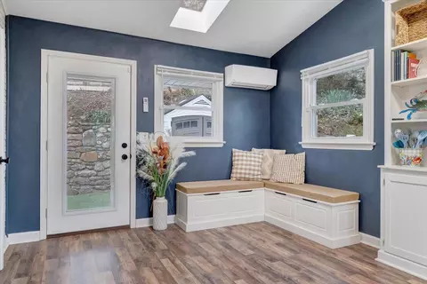 Entry Way - 3522 Pinevale Rd, Roanoke, VA 24018 photo 6 of 9