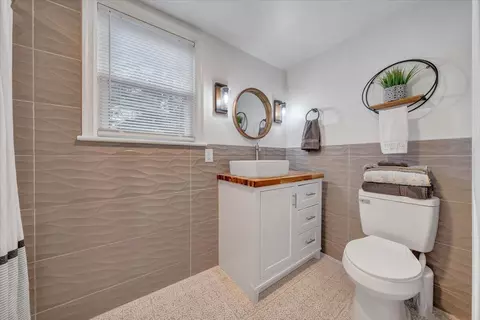 Bath - 3522 Pinevale Rd, Roanoke, VA 24018 photo 7 of 7