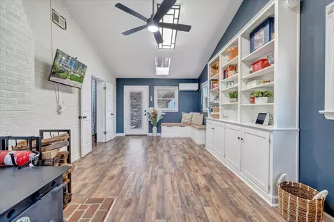 Entry Way - 3522 Pinevale Rd, Roanoke, VA 24018 photo 5 of 9