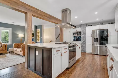 Kitchen - 3522 Pinevale Rd, Roanoke, VA 24018 photo 5 of 10