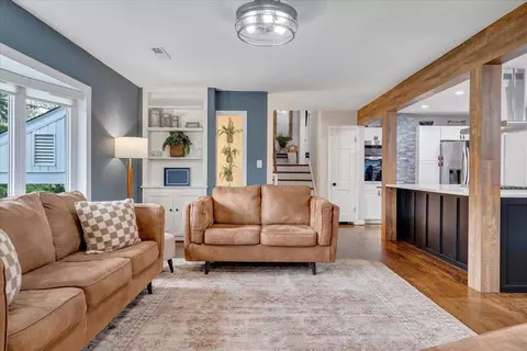 Living - 3522 Pinevale Rd, Roanoke, VA 24018 photo 6 of 8
