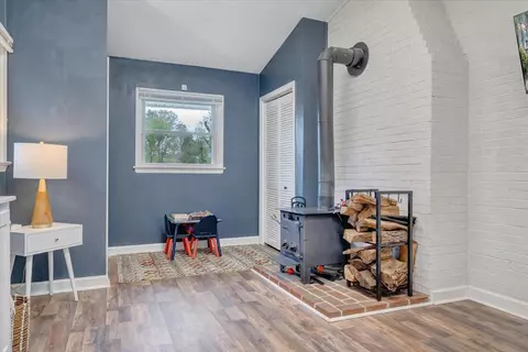 Entry Way - 3522 Pinevale Rd, Roanoke, VA 24018 photo 4 of 9