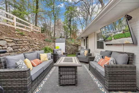 Exterior - 3522 Pinevale Rd, Roanoke, VA 24018 photo 6 of 30