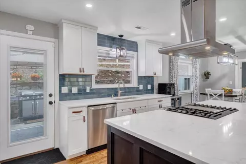 Kitchen - 3522 Pinevale Rd, Roanoke, VA 24018 photo 10 of 10