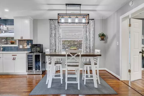 Dining - 3522 Pinevale Rd, Roanoke, VA 24018 photo 3 of 5
