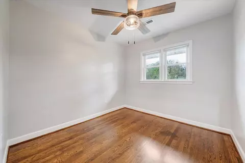 Bedroom - 3522 Pinevale Rd, Roanoke, VA 24018 photo 5 of 7