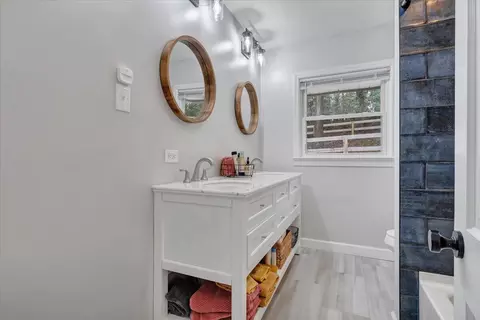 Bath - 3522 Pinevale Rd, Roanoke, VA 24018 photo 1 of 7