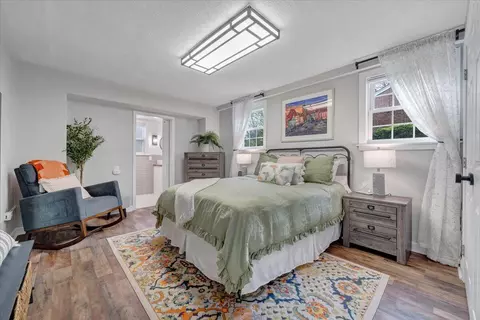 Bedroom - 3522 Pinevale Rd, Roanoke, VA 24018 photo 6 of 7