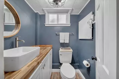 Bath - 3522 Pinevale Rd, Roanoke, VA 24018 photo 4 of 7