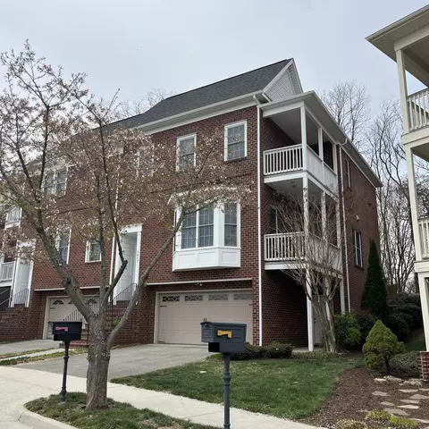 3825 Colonial Green Cir, Roanoke, VA 24018