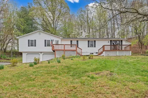 1974 Stoney Battery Rd, Troutville, VA 24175