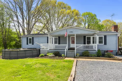 1062 Overacre Dr, Bedford, VA 24523