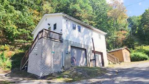 309 Thomastown Rd, Hot Springs, VA 24445