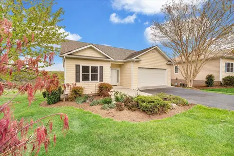 1202 8th Fairway Ln, Huddleston, VA 24104