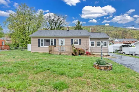 1944 Burma Rd, Salem, VA 24153