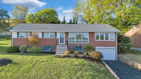 1501 Brushy Mountain Dr, Salem, VA 24153