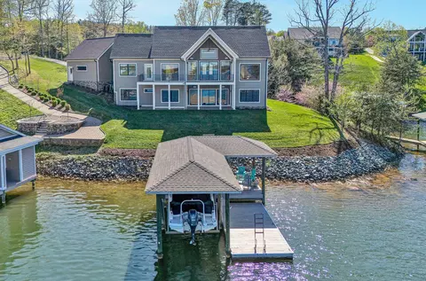 685 Compass Cove Cir, Moneta, VA 24121