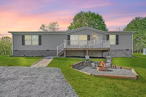 301 Village Dr, Vinton, VA 24179
