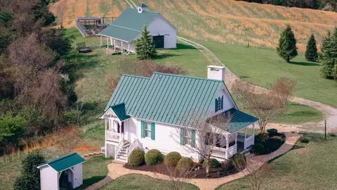 7960 Starlight Ln, Boones Mill, VA 24065