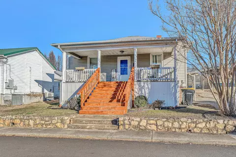 30 Scott St, Rocky Mount, VA 24151