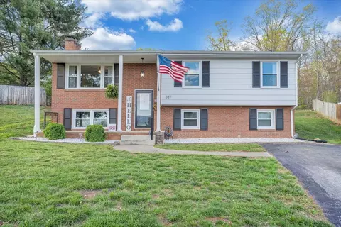 387 Ivie Cir, Salem, VA 24153